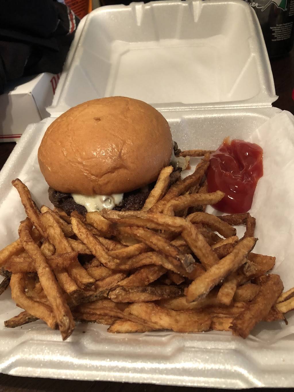 Big Bills Burgers | restaurant | 14881-14869 Old State Rd, Middlefield, OH 44062, USA | 4404260076 OR +1 440-426-0076