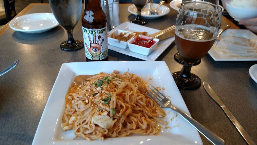 Thai Kitchen | restaurant | 1133 W South Airport Rd, Traverse City, MI 49686, USA | 2316425404 OR +1 231-642-5404