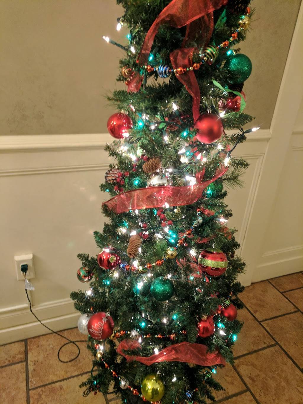 Nuchies Restaurant | restaurant | 164 Central St, Bristol, CT 06010, USA | 8605821108 OR +1 860-582-1108