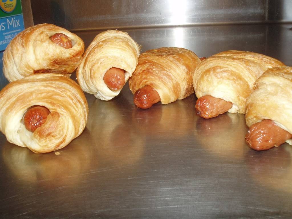 Moms Donut Shop | bakery | 718 N Grand Ave, Gainesville, TX 76240, USA | 9406651863 OR +1 940-665-1863