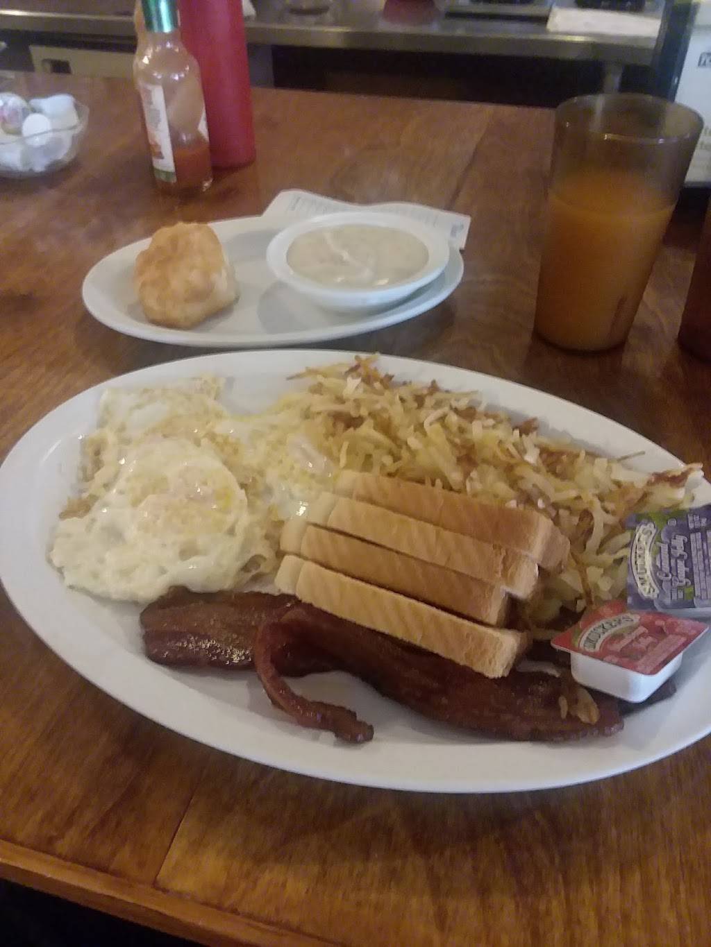 Sixth Street Diner | restaurant | 300 N 6th St, Wood River, IL 62095, USA | 6182518286 OR +1 618-251-8286