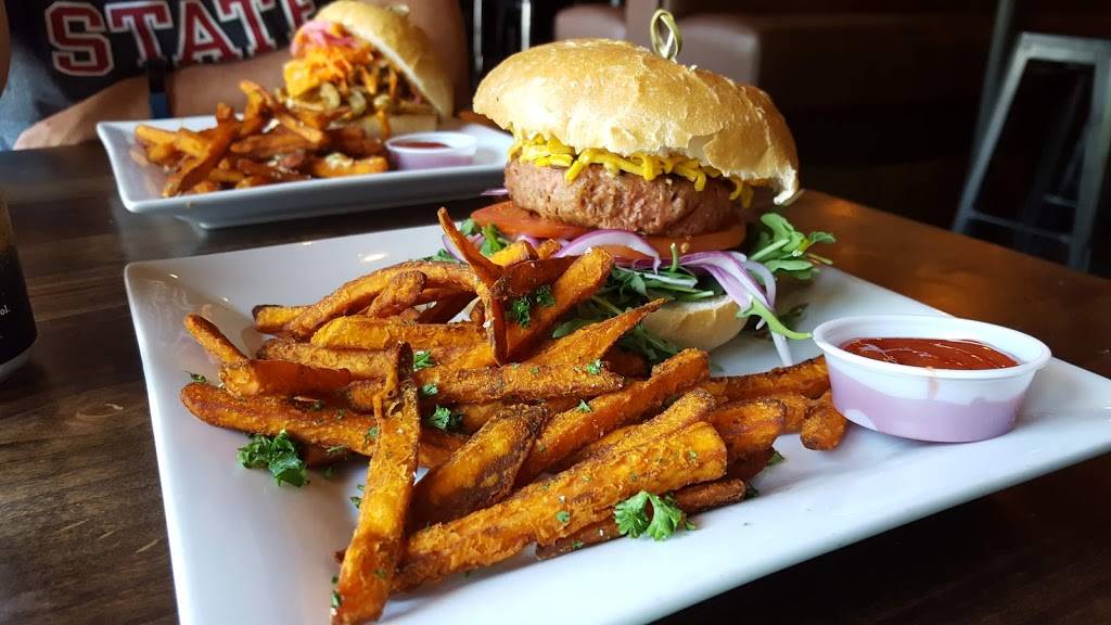 Brickyard Kitchen & Bar | restaurant | 1475 Eureka Rd #120, Roseville, CA 95661, USA | 9168368406 OR +1 916-836-8406