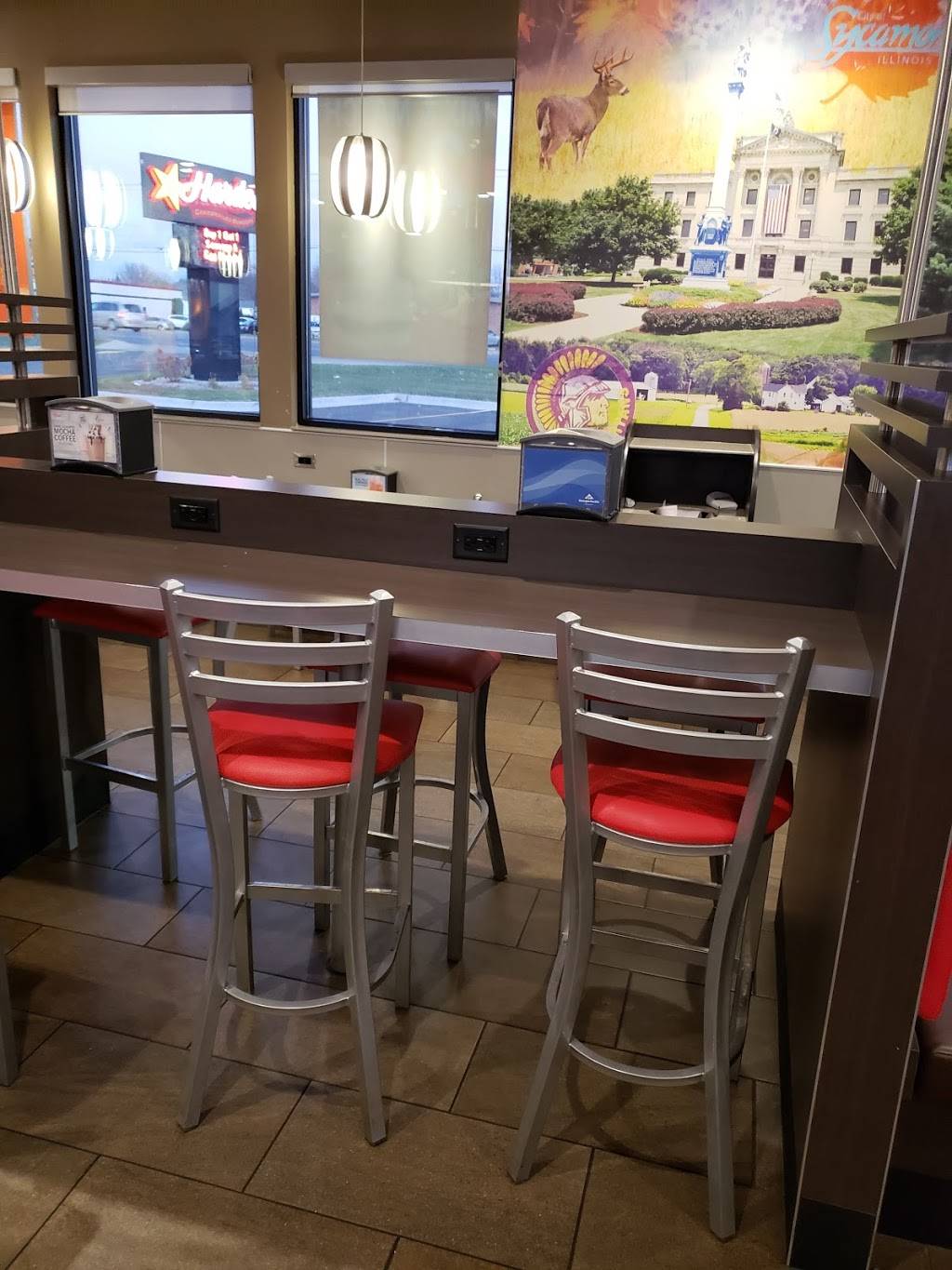 Hardees | restaurant | 1645 Dekalb Ave, Sycamore, IL 60178, USA | 7792224971 OR +1 779-222-4971