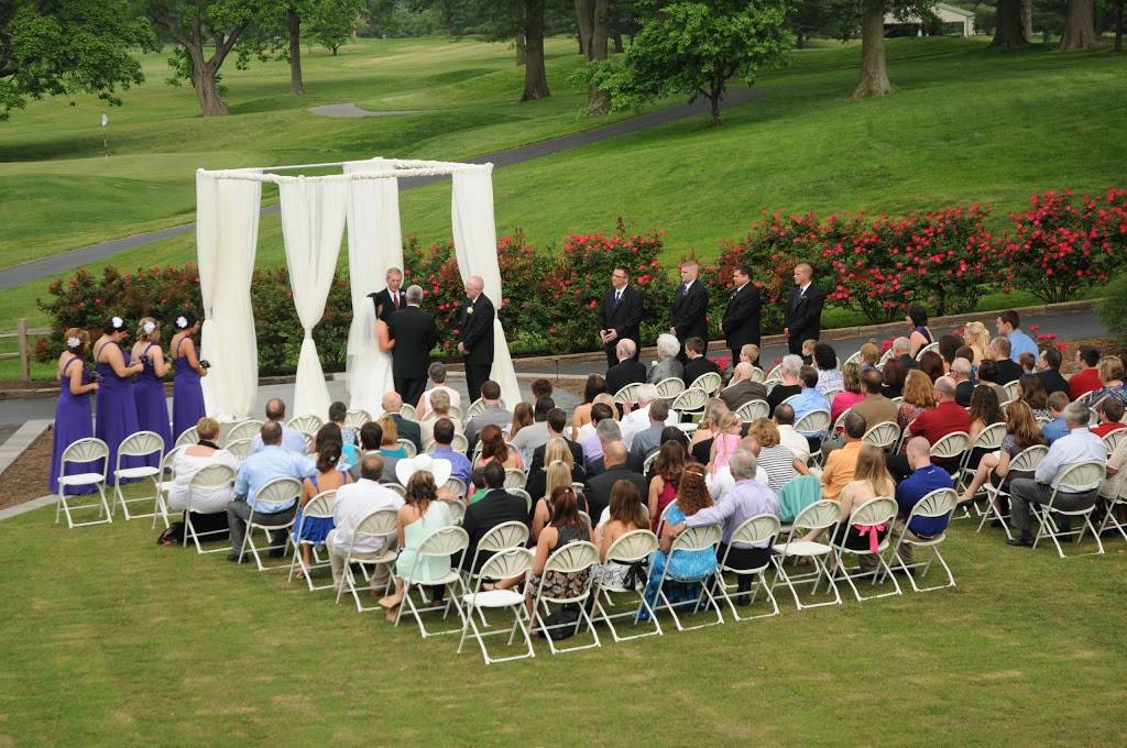 Rolling Hills Country Club | restaurant | 1666 Old Plank Rd, Newburgh, IN 47630, USA | 8129253336 OR +1 812-925-3336