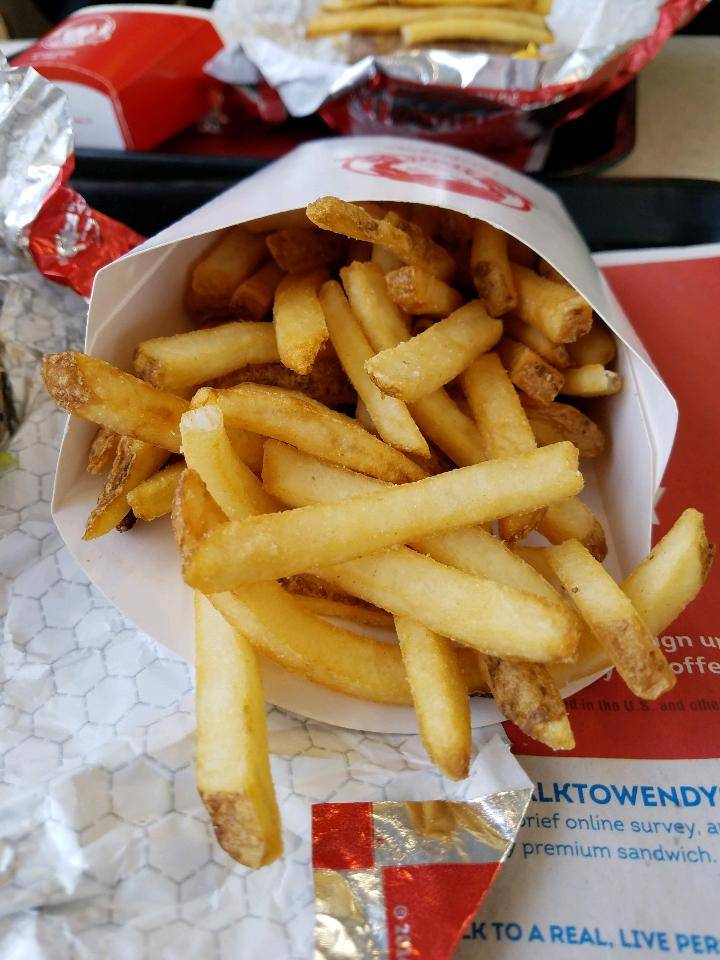 Wendys | restaurant | 2033 Wal Mart Dr NE, Warren, OH 44483, USA | 3303729171 OR +1 330-372-9171