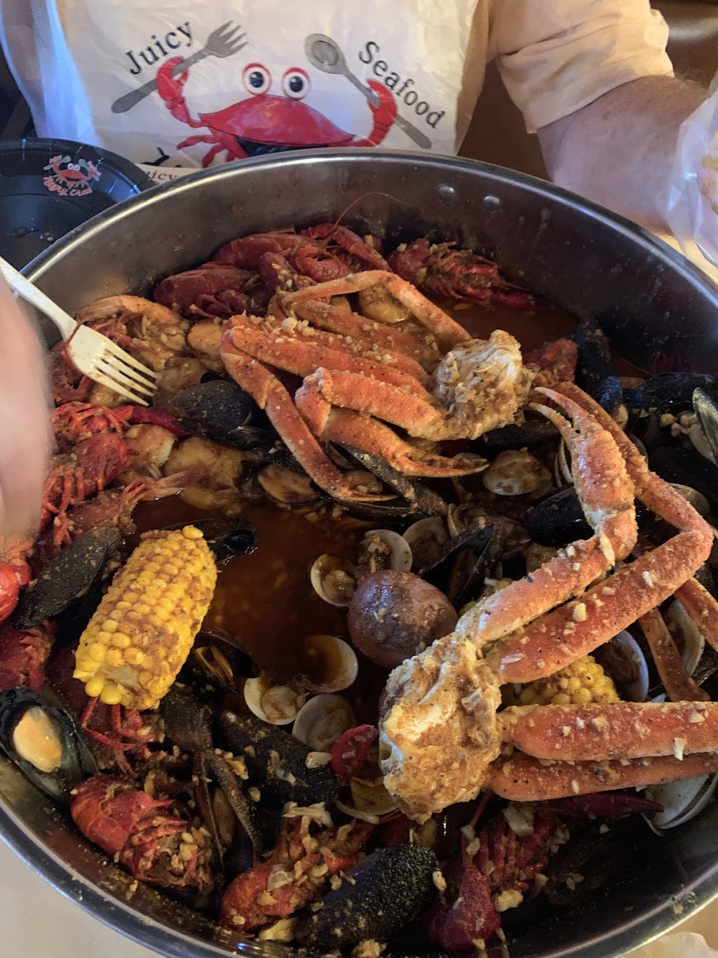 Hungry Crab | restaurant | 114 Golden Isles Plaza, Brunswick, GA 31520, USA | 9124563037 OR +1 912-456-3037