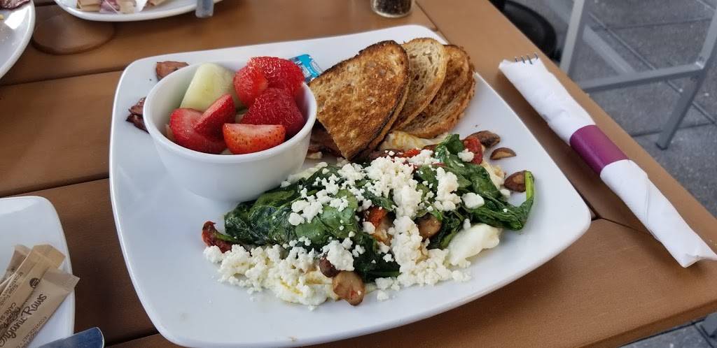 Silver Diner RIO | restaurant | 9811 Washingtonian Blvd Suite L-10, Gaithersburg, MD 20878, USA | 3013213530 OR +1 301-321-3530