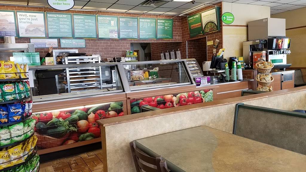 Subway | restaurant | 6370 Airline Hwy, Fruitport, MI 49415, USA | 2318651112 OR +1 231-865-1112