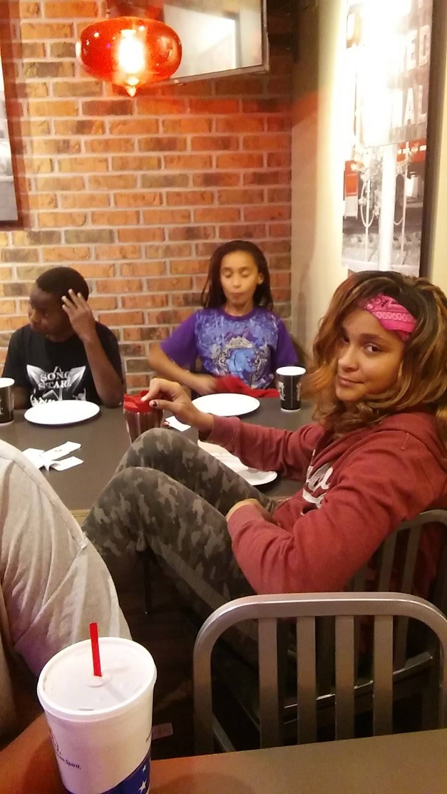 Pizza Hut | restaurant | 1930 W Main St, Kalamazoo, MI 49006, USA | 2693850101 OR +1 269-385-0101