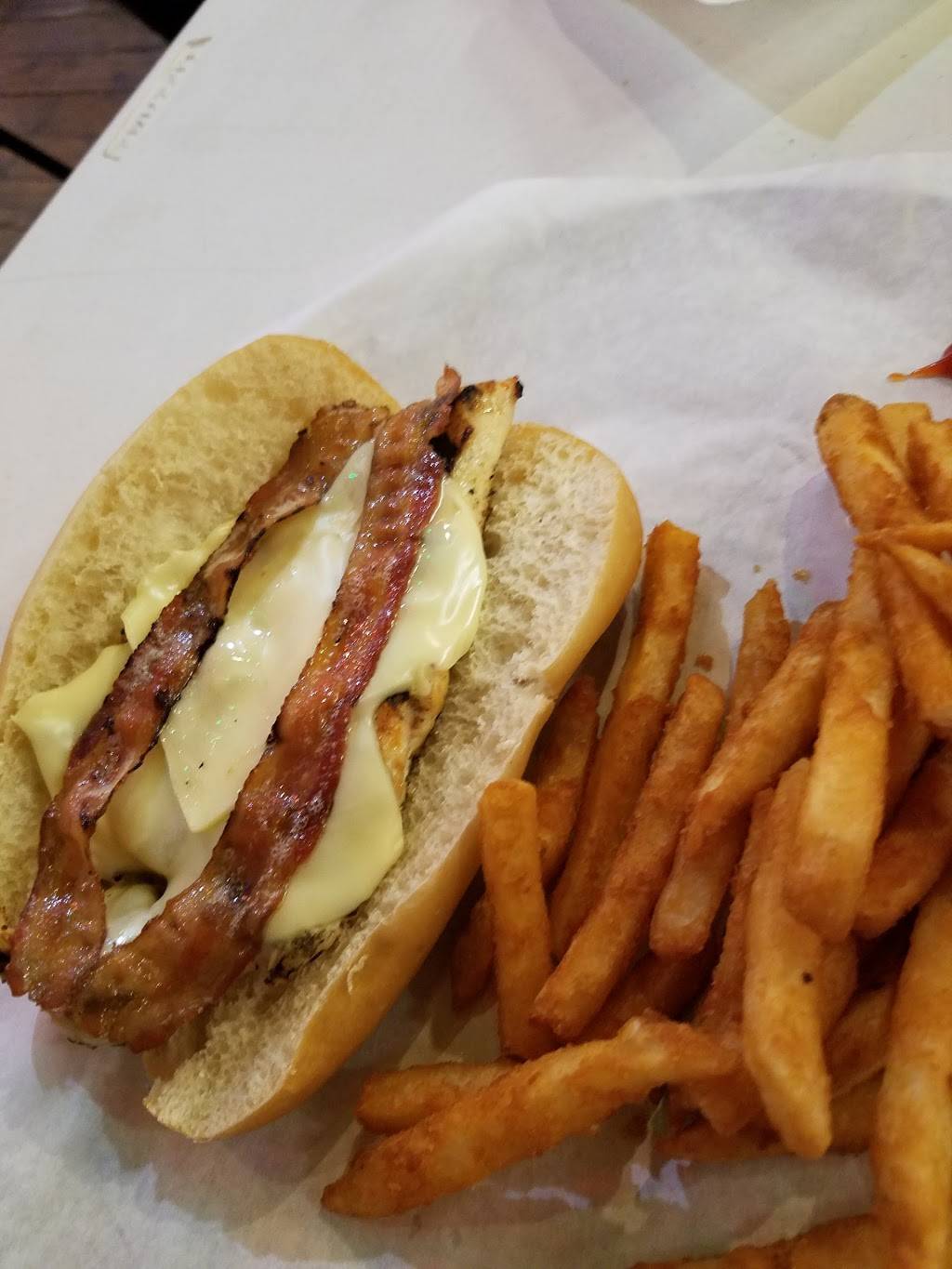 Wades Place | restaurant | 104 E Main St, Chandler, TX 75758, USA | 9038492729 OR +1 903-849-2729