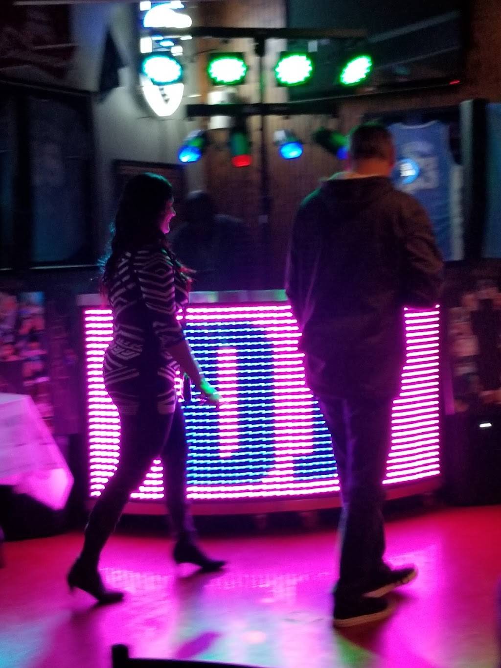 Drivers Sports Cafe | restaurant | 8220 Metcalf Ave, Overland Park, KS 66204, USA | 9133835353 OR +1 913-383-5353