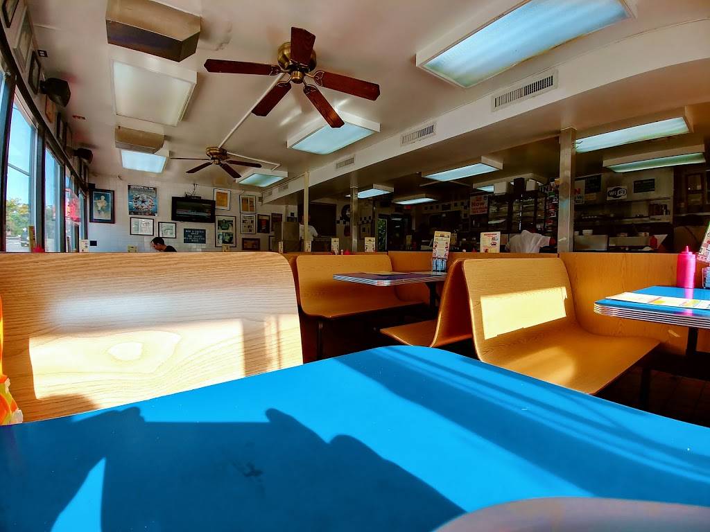 Bob & Ediths Diner | restaurant | 2310 Columbia Pike, Arlington, VA 22204, USA | 7039206103 OR +1 703-920-6103