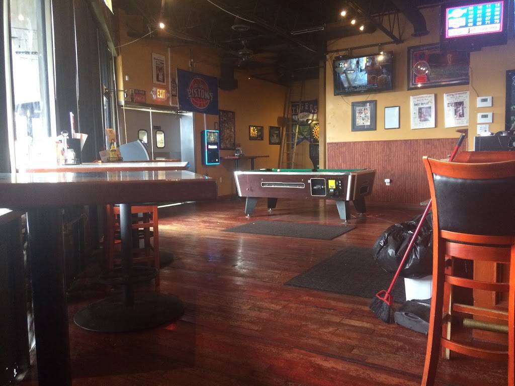 Scores Sports Bar and Grill | night club | 24365 Halsted Rd, Farmington, MI 48331, USA | 2484770123 OR +1 248-477-0123