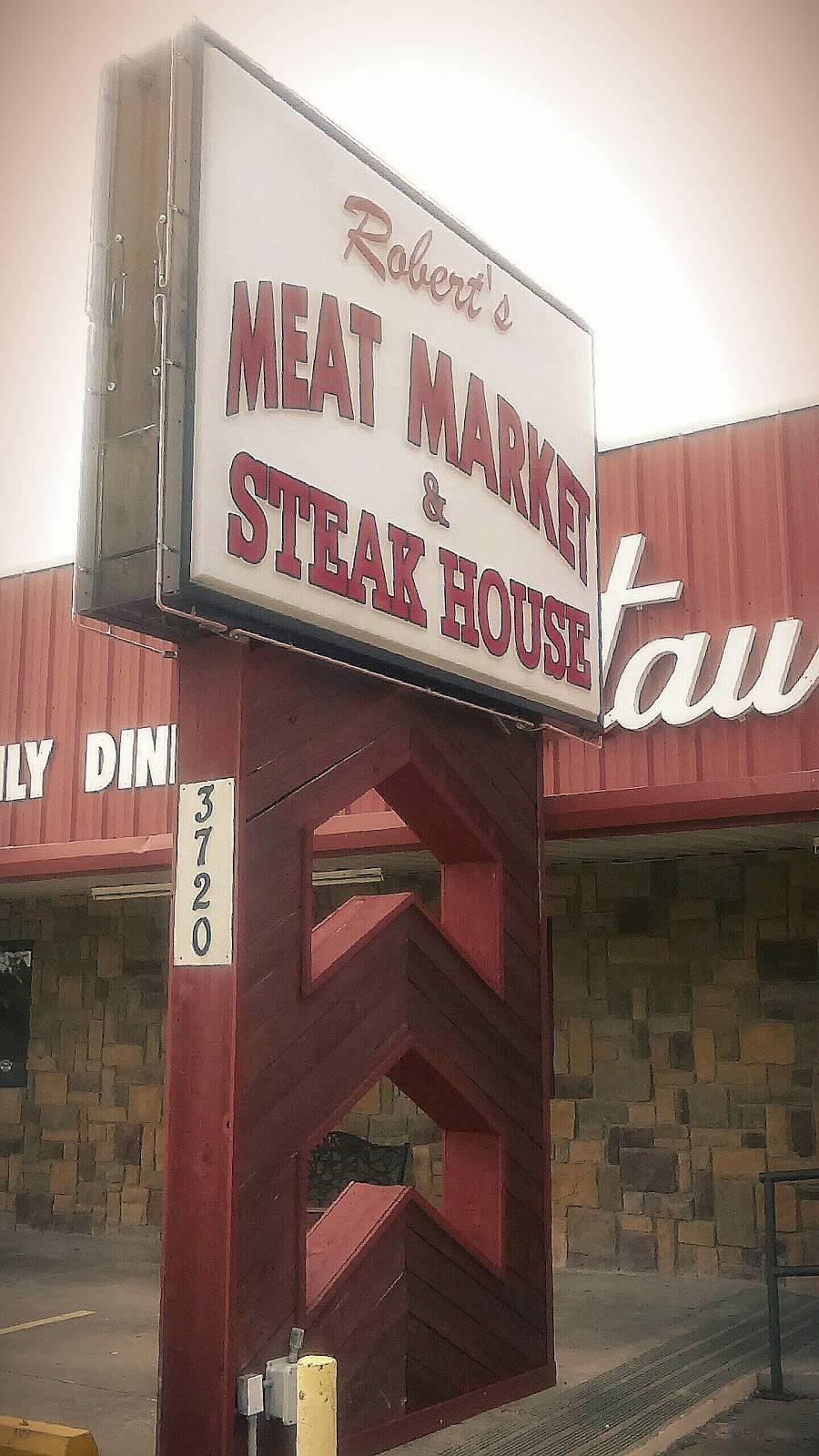Roberts Meat Market & Steakhouse | restaurant | 3720 W Park Ave, Pinehurst, TX 77630, USA | 4098838966 OR +1 409-883-8966