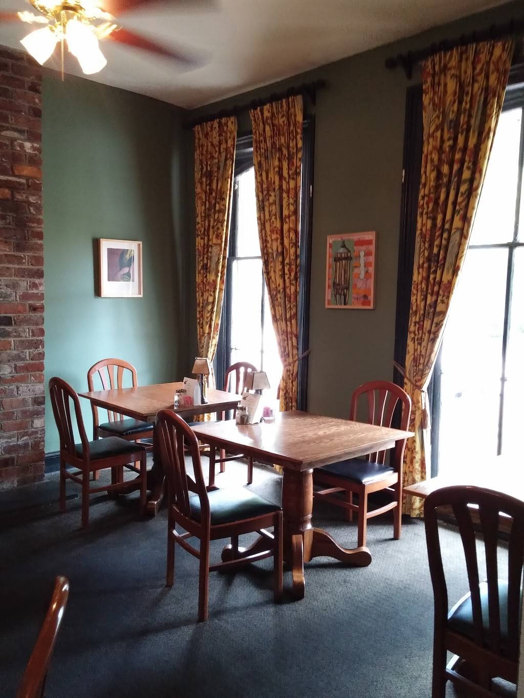 Patrick Henrys Pub & Grille | restaurant | 2300 E Broad St, Richmond, VA 23223, USA | 8046444242 OR +1 804-644-4242