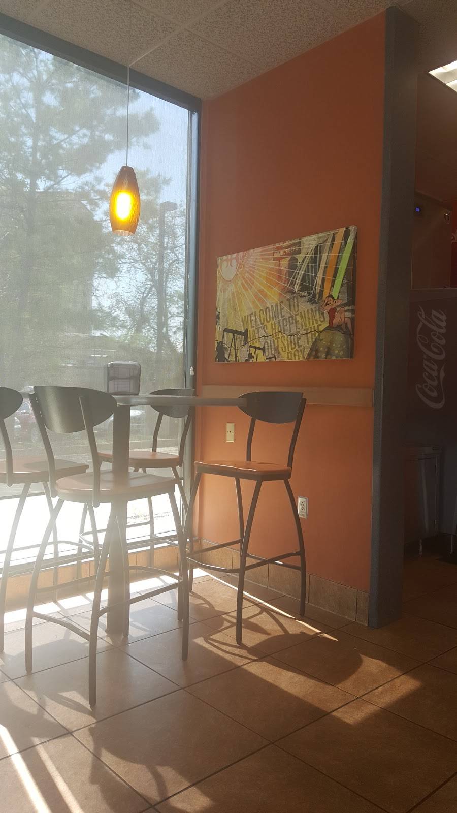 Jack in the Box | restaurant | 3404 Rider Trail S, Earth City, MO 63045, USA | 3147392046 OR +1 314-739-2046