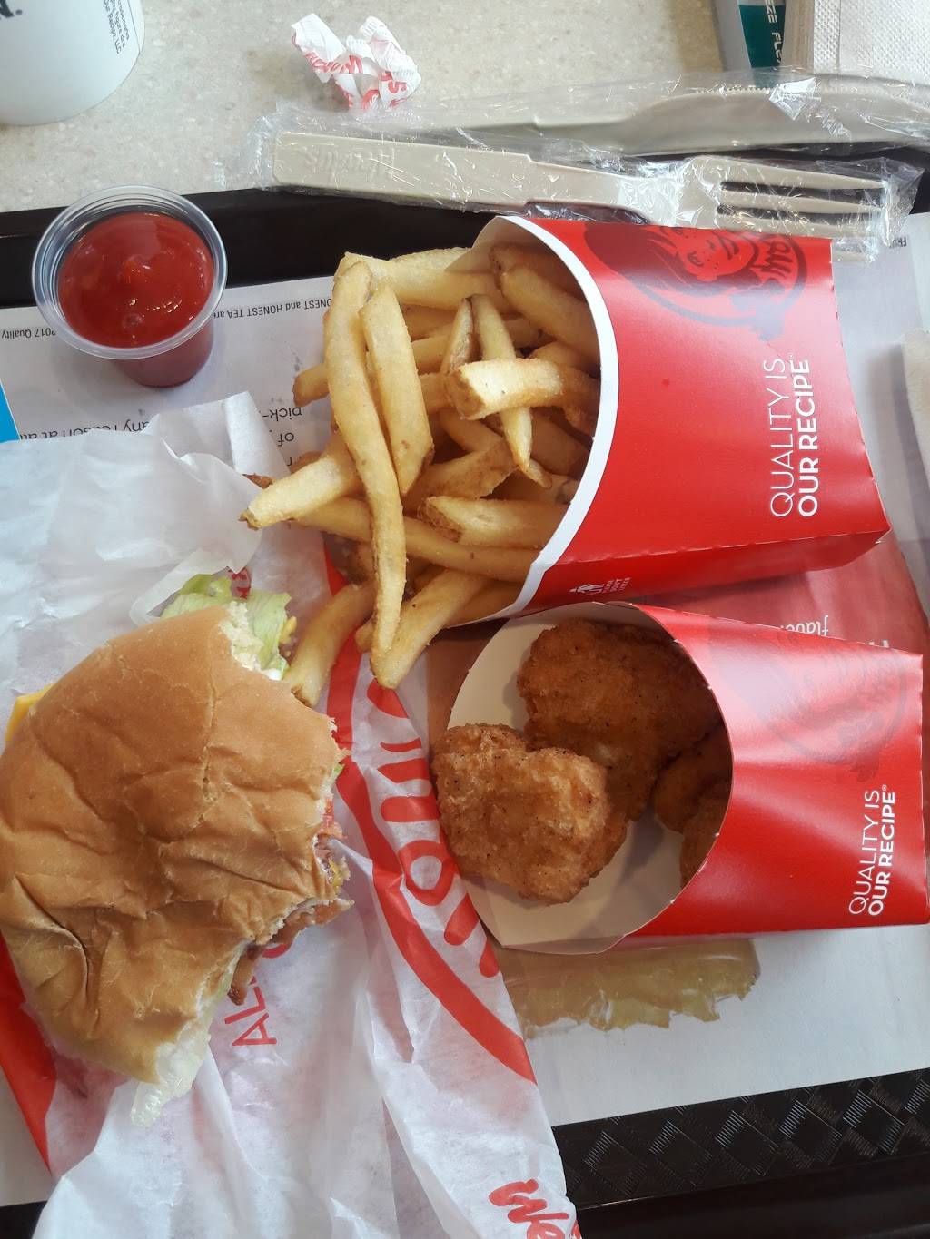 Wendys | restaurant | 567 W Vista Way, Vista, CA 92083, USA | 7609414588 OR +1 760-941-4588