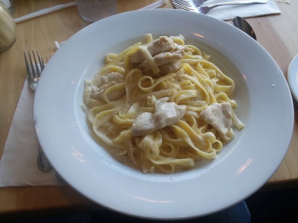 Fabrocinis Italian Kitchen | restaurant | 18608 Ventura Blvd, Tarzana, CA 91356, USA | 8183424490 OR +1 818-342-4490