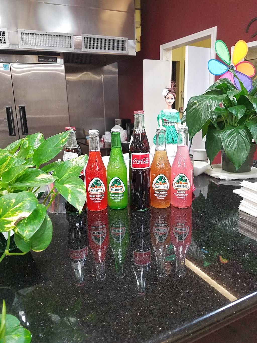 Rosas Restaurant | restaurant | 25 Berry Rd, Houston, TX 77022, USA | 8325168294 OR +1 832-516-8294