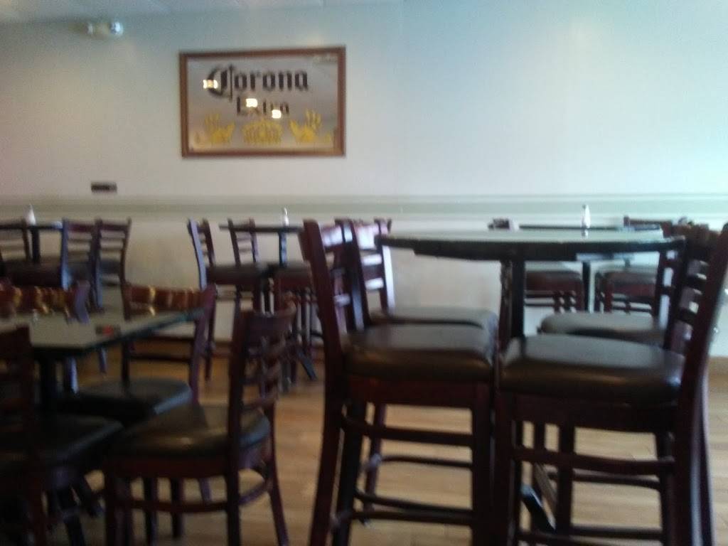 La Ilusion Restaurant & Bar | restaurant | 100-134 IL-25, Carpentersville, IL 60110, USA | 8474262600 OR +1 847-426-2600