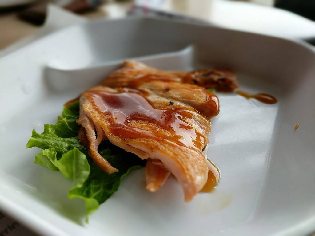 Kiku Sushi | restaurant | 808 York Mills Rd, North York, ON M3B 1X8, Canada | 4163318666 OR +1 416-331-8666