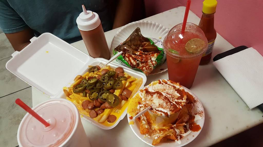 La Carreta De Lily | restaurant | 2902 W Van Buren St, Phoenix, AZ 85009, USA | 6024422050 OR +1 602-442-2050