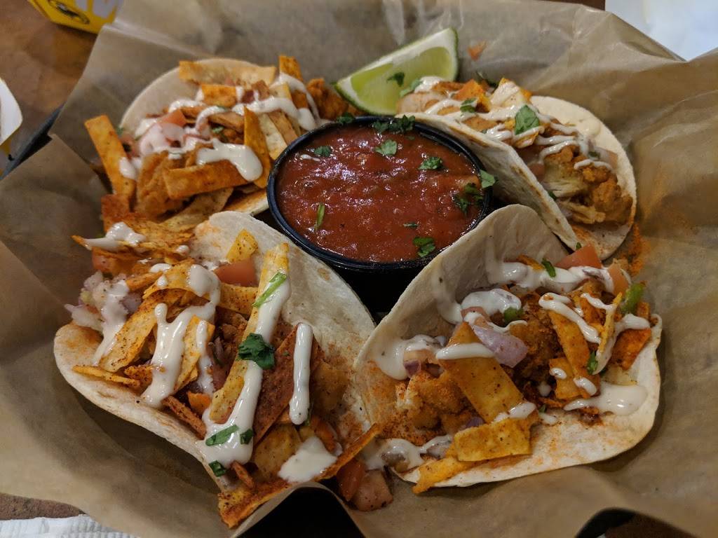 Buffalo Wild Wings | restaurant | 1701 Sunrise Hwy, Bay Shore, NY 11706, USA | 6319689464 OR +1 631-968-9464