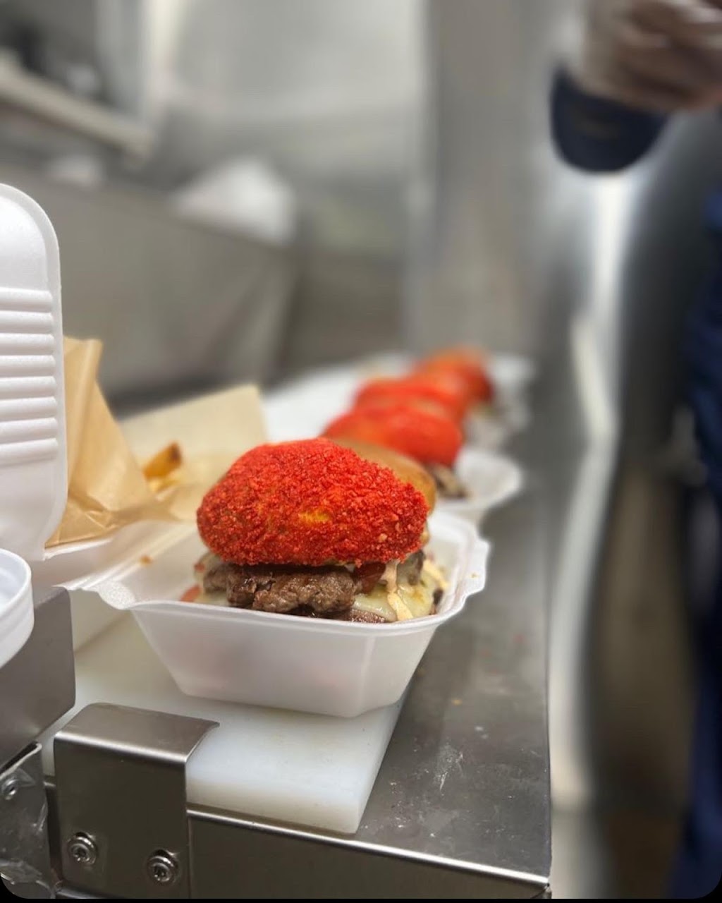 Golden Burgers Food Truck | restaurant | 8800 W Warren Ave, Dearborn, MI 48126, USA | 3136338493 OR +1 313-633-8493