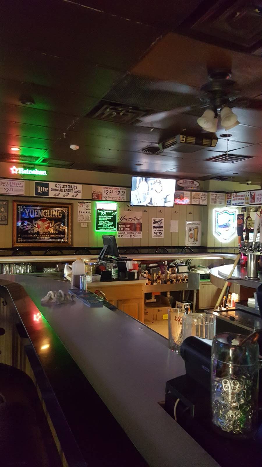 Happy Hour Tavern | restaurant | 929 Veteran Hwy, Levittown, PA 19056, USA | 2157577728 OR +1 215-757-7728