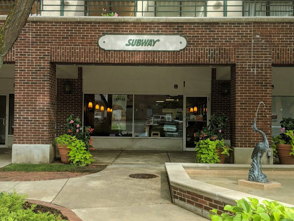 Subway Restaurants | restaurant | 225 E Deerpath Rd #124, Lake Forest, IL 60045, USA | 8472340532 OR +1 847-234-0532