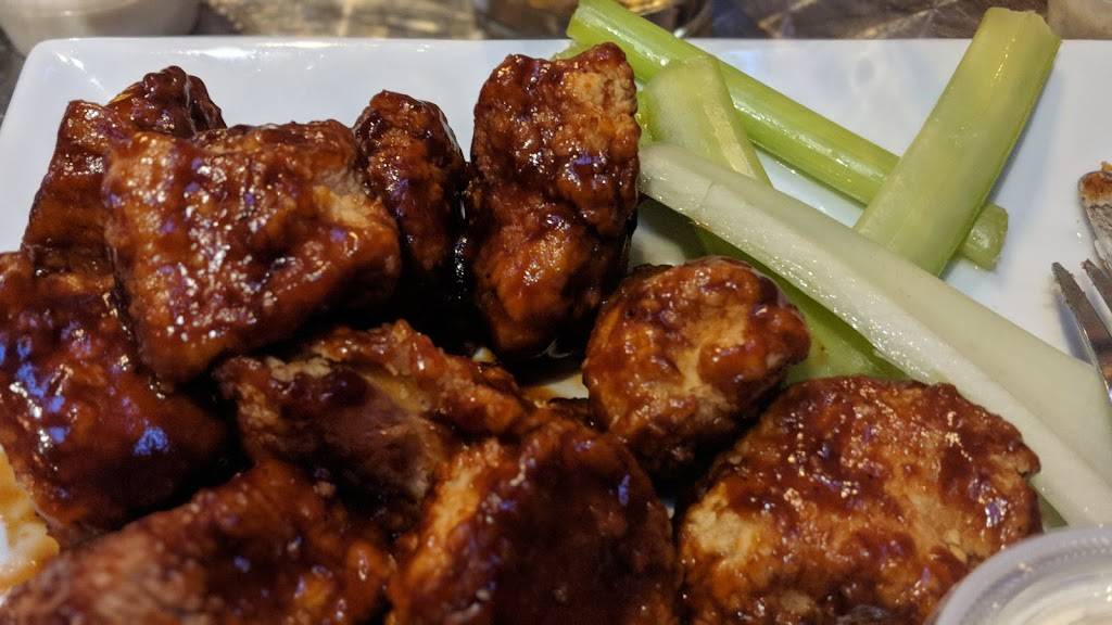 Momos Sports Bar | restaurant | 1917, 350 Union Ave, Holbrook, NY 11741, USA | 6316489669 OR +1 631-648-9669