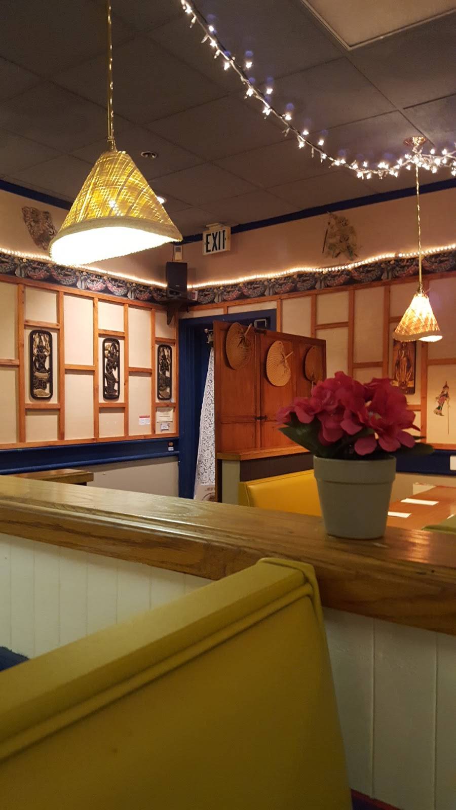 Thai On Highlands | restaurant | 2808 NE Sunset Blvd, Renton, WA 98056, USA | 4257936278 OR +1 425-793-6278