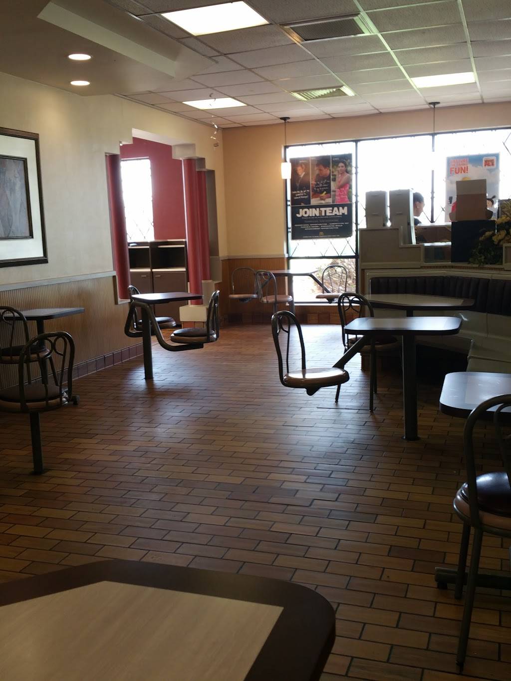 McDonalds | cafe | 911 E Washington St, Winchester, IN 47394, USA | 7655841019 OR +1 765-584-1019
