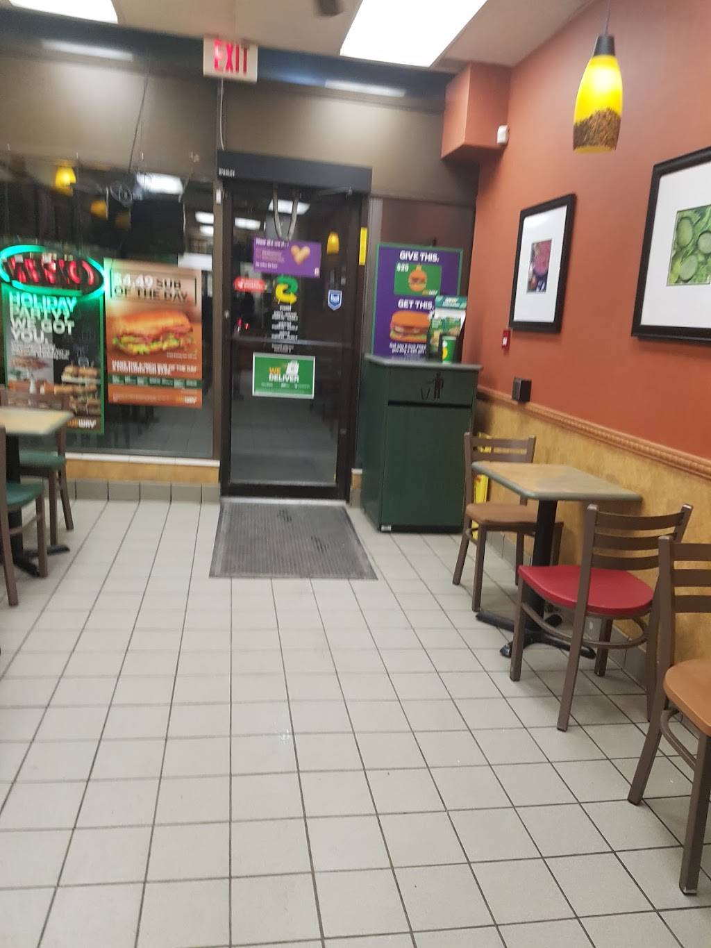 Subway | restaurant | 366 Bloor St E #4, Toronto, ON M4W 1H4, Canada | 4169442220 OR +1 416-944-2220