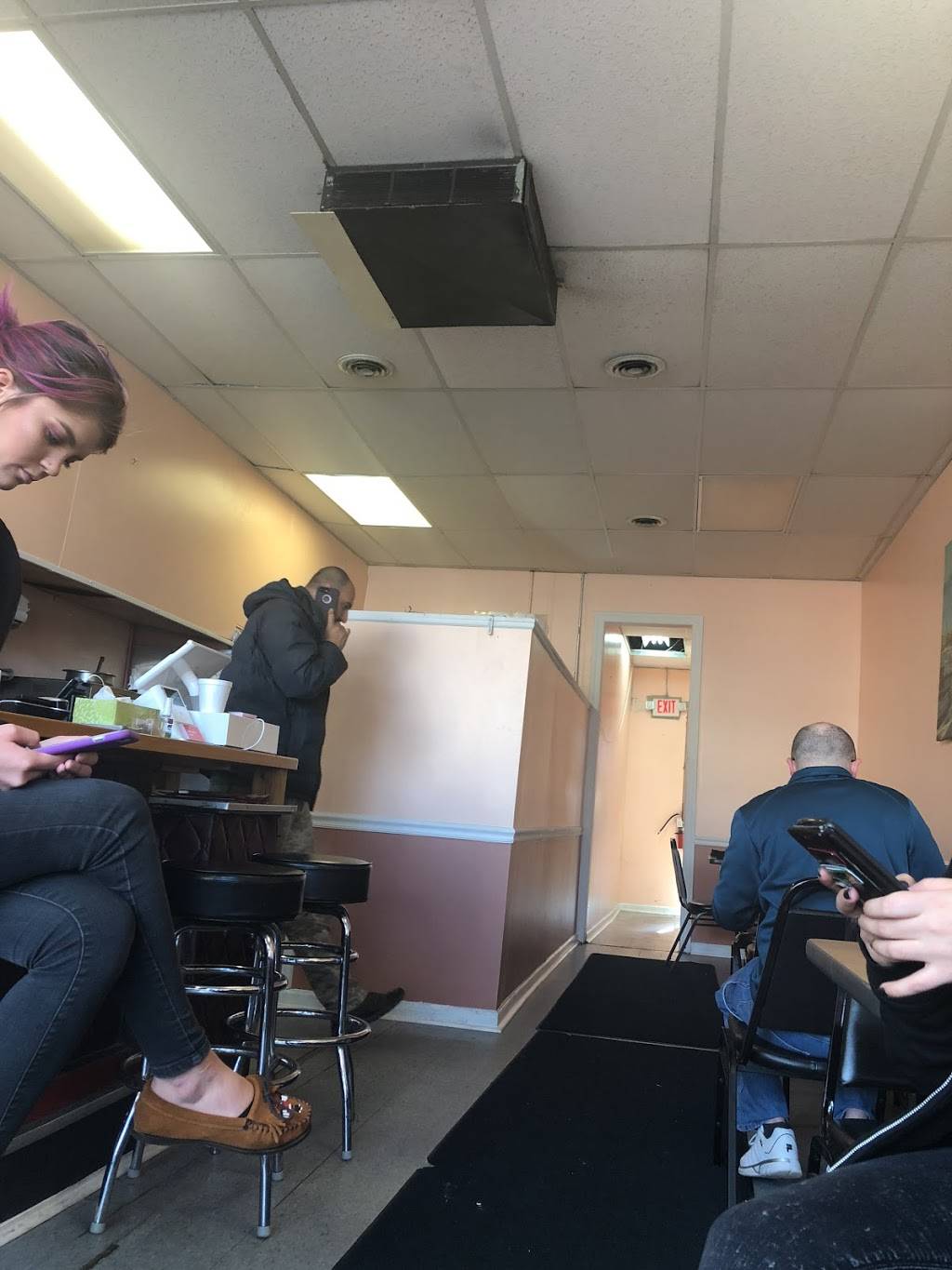 La Feast Grill | restaurant | 157 W Nine Mile Rd, Ferndale, MI 48220, USA | 2484390838 OR +1 248-439-0838