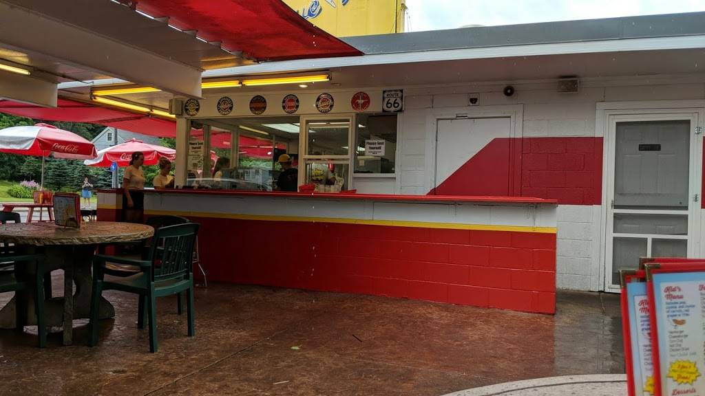 The Drive In Restaurant | restaurant | 572 Bench St, Taylors Falls, MN 55084, USA | 6514657831 OR +1 651-465-7831