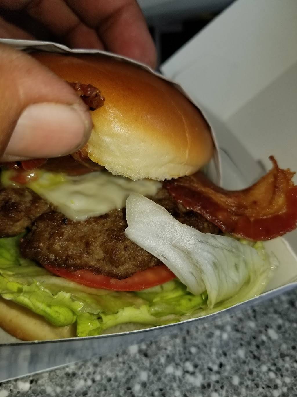 Carls Jr. | restaurant | 3011 Ella Blvd, Houston, TX 77018, USA | 7138639067 OR +1 713-863-9067