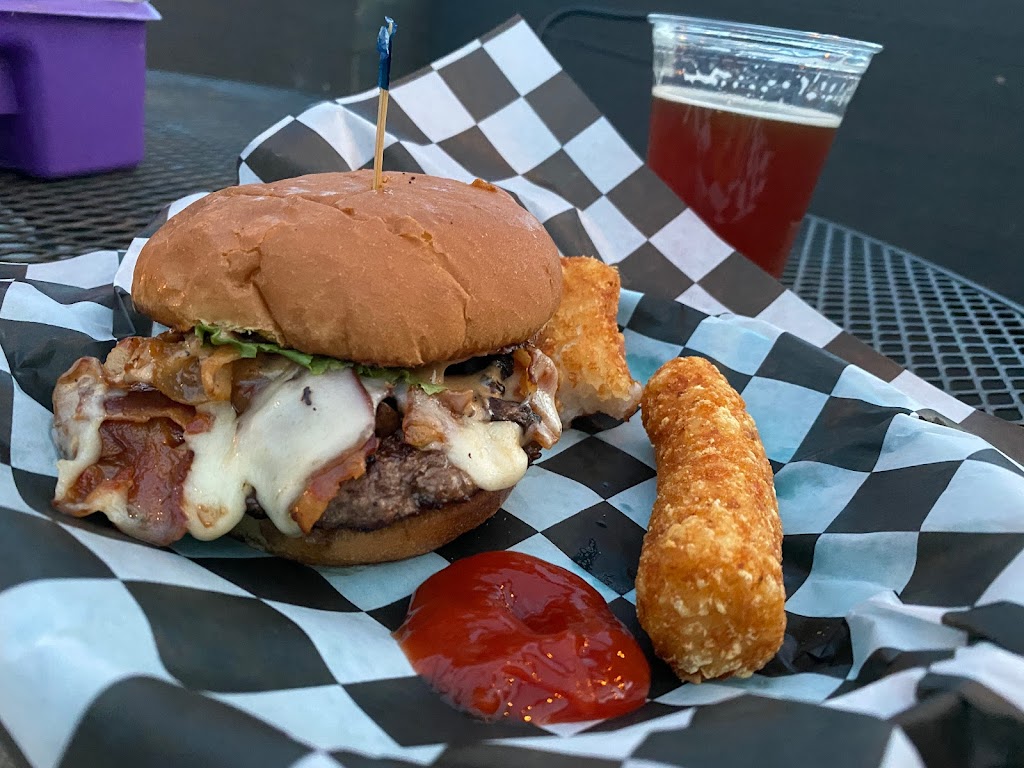 Hey Joes Burgers + Beer | restaurant | 118 E Sunflower Rd C, Cleveland, MS 38732, USA | 6628435425 OR +1 662-843-5425