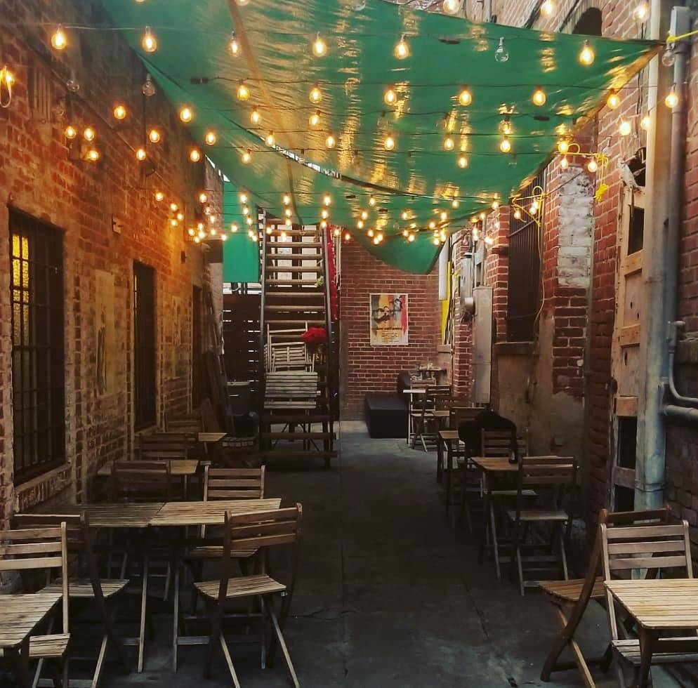 El Indio Botanas y Cerveza | restaurant | 309 W 3rd St, Santa Ana, CA 92701, USA | 7145477868 OR +1 714-547-7868