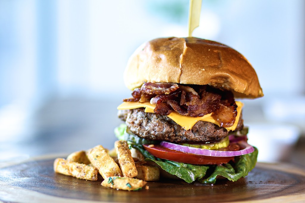 LuLus Bar & Resto | restaurant | 9902 S Thomas Dr #13, Panama City Beach, FL 32408, USA | 8502004040 OR +1 850-200-4040