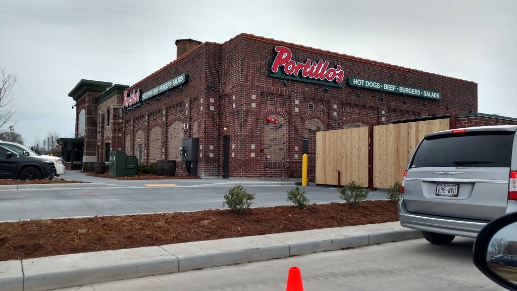 Portillos Hot Dogs | meal takeaway | 8705 W Sura Lane, Greenfield, WI 53228, USA | 4148775400 OR +1 414-877-5400