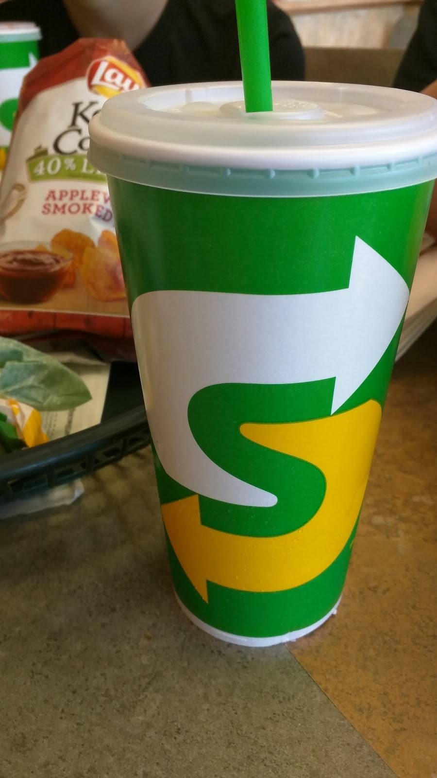 Subway | restaurant | 240 Linn St, Baraboo, WI 53913, USA | 6083560166 OR +1 608-356-0166