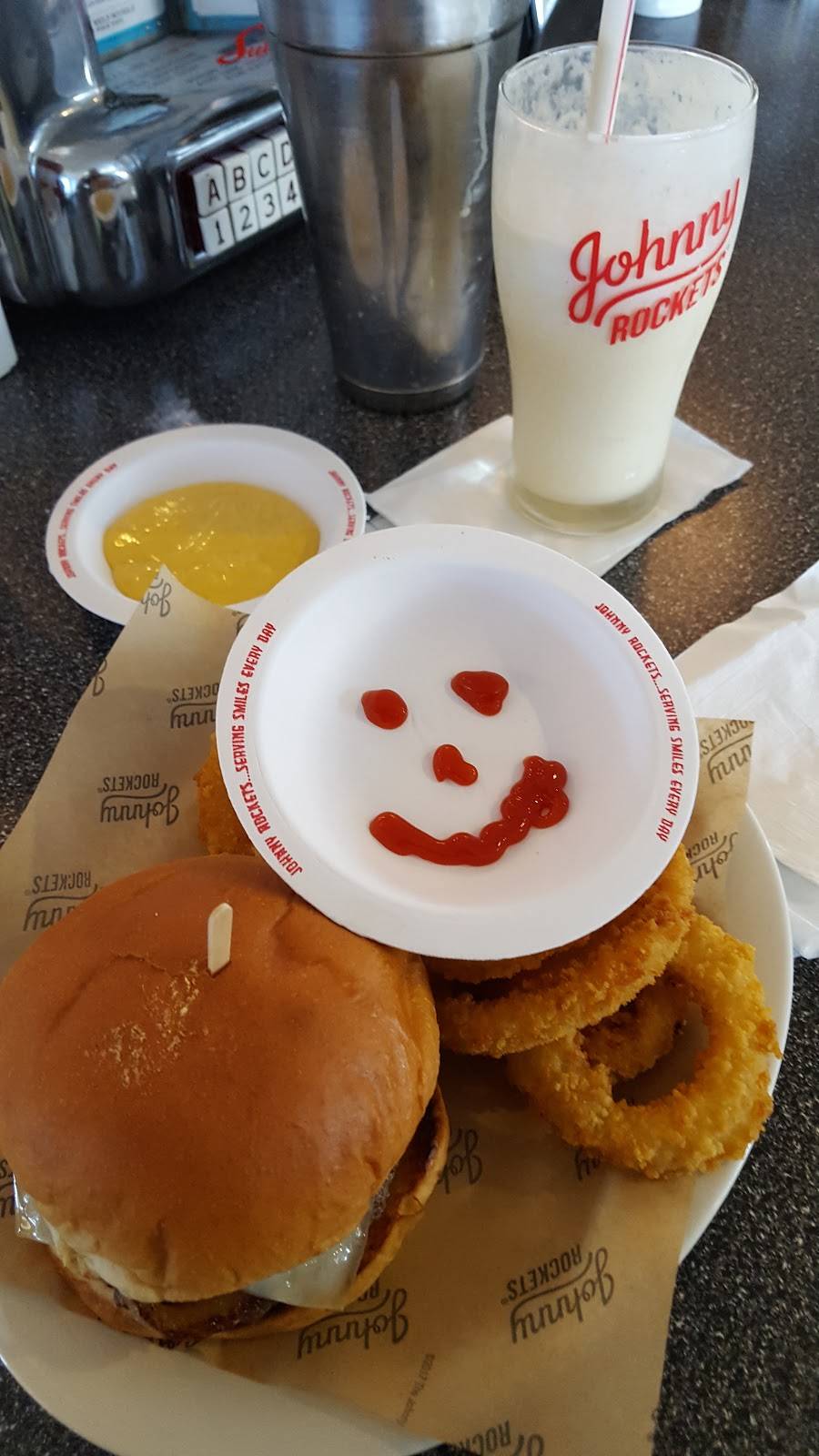 Johnny Rockets | restaurant | Mainside Center, 15103 Vandegrift Blvd, Camp Pendleton North, CA 92055, USA | 7608291258 OR +1 760-829-1258