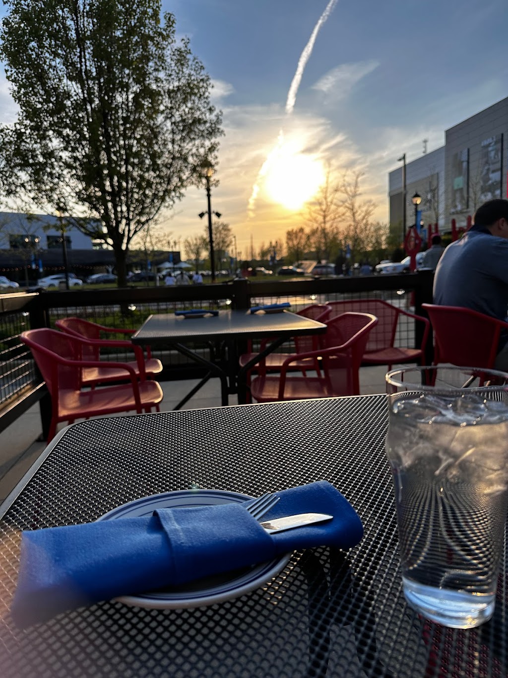 Sand Pebbles at Pinecrest | restaurant | 100 Park Ave Suite 120, Beachwood, OH 44122, USA | 2162456092 OR +1 216-245-6092