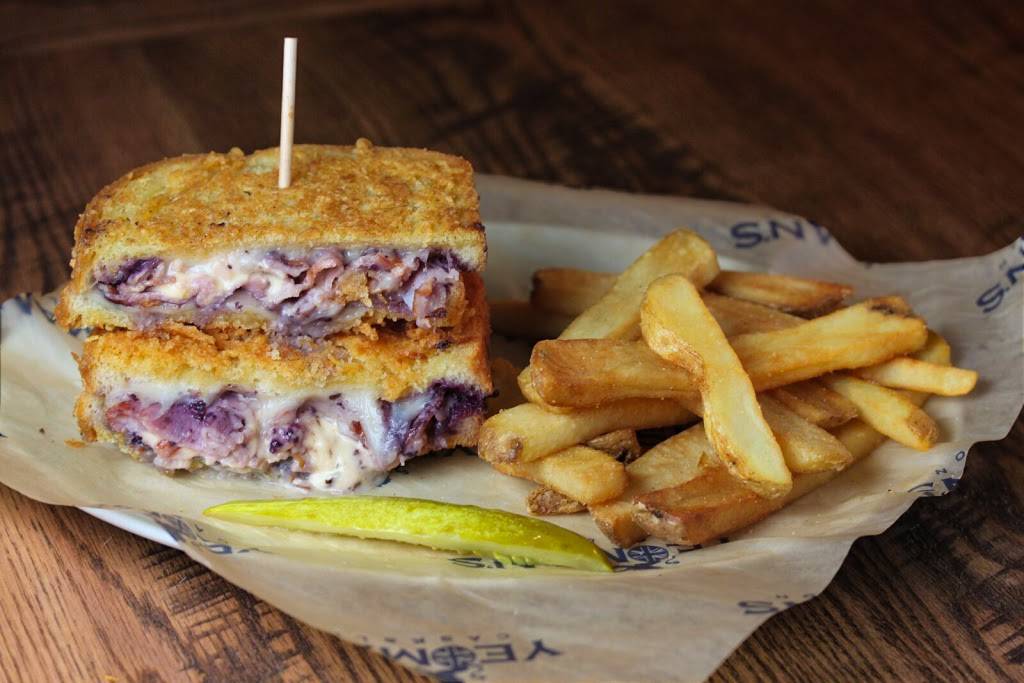 Yeomans Cask and Lion | restaurant | 3220 Margaritaville Blvd, Kissimmee, FL 34747, USA | 4079869367 OR +1 407-986-9367