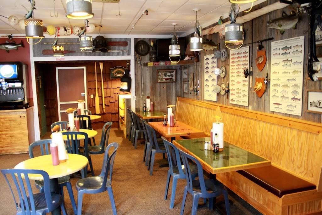 Scalawags Whitefish & Chips | restaurant | 226 E Central Ave, Mackinaw City, MI 49701, USA | 2314367777 OR +1 231-436-7777