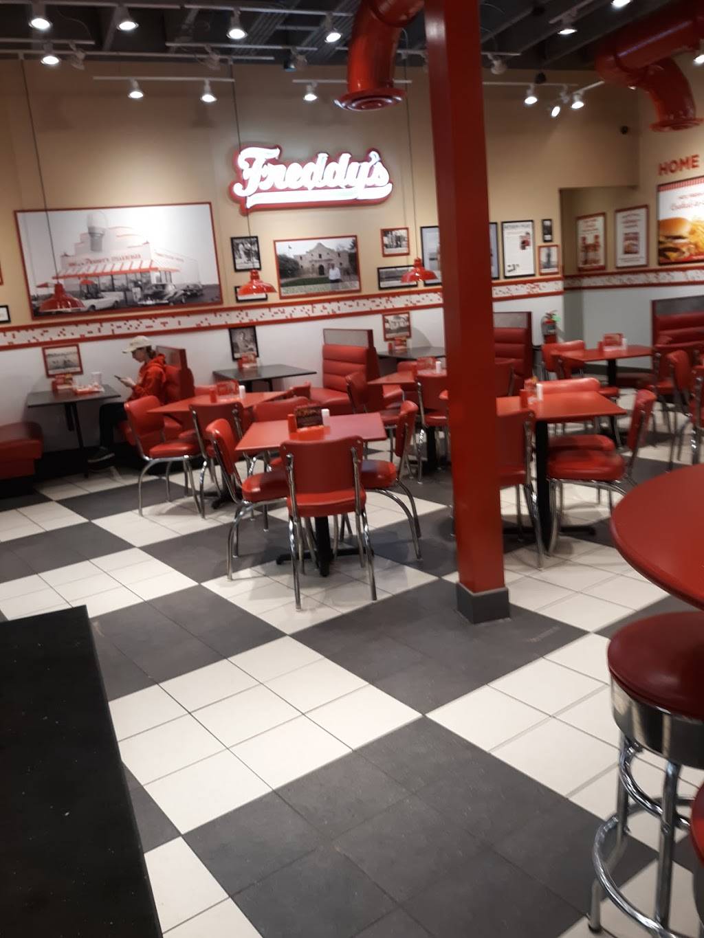 Freddys Frozen Custard & Steakburgers | restaurant | 1906 Fayetteville Rd, Van Buren, AR 72956, USA | 4799222070 OR +1 479-922-2070