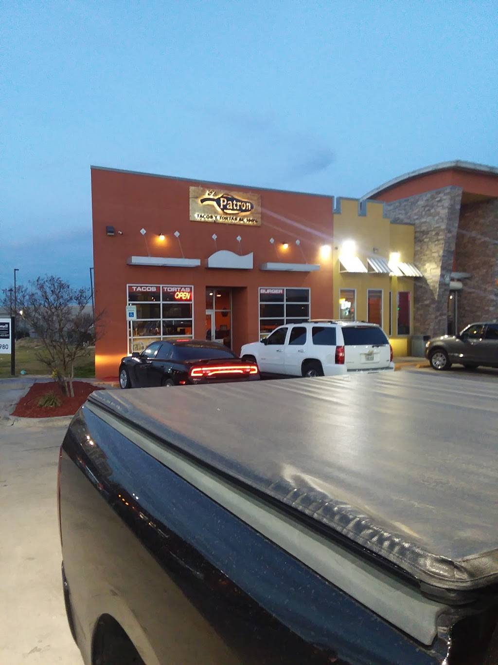 El Patron Tacos y Tortas al 100 | restaurant | 4291 N Cockrell Hill Rd, Dallas, TX 75212, USA | 2149517373 OR +1 214-951-7373