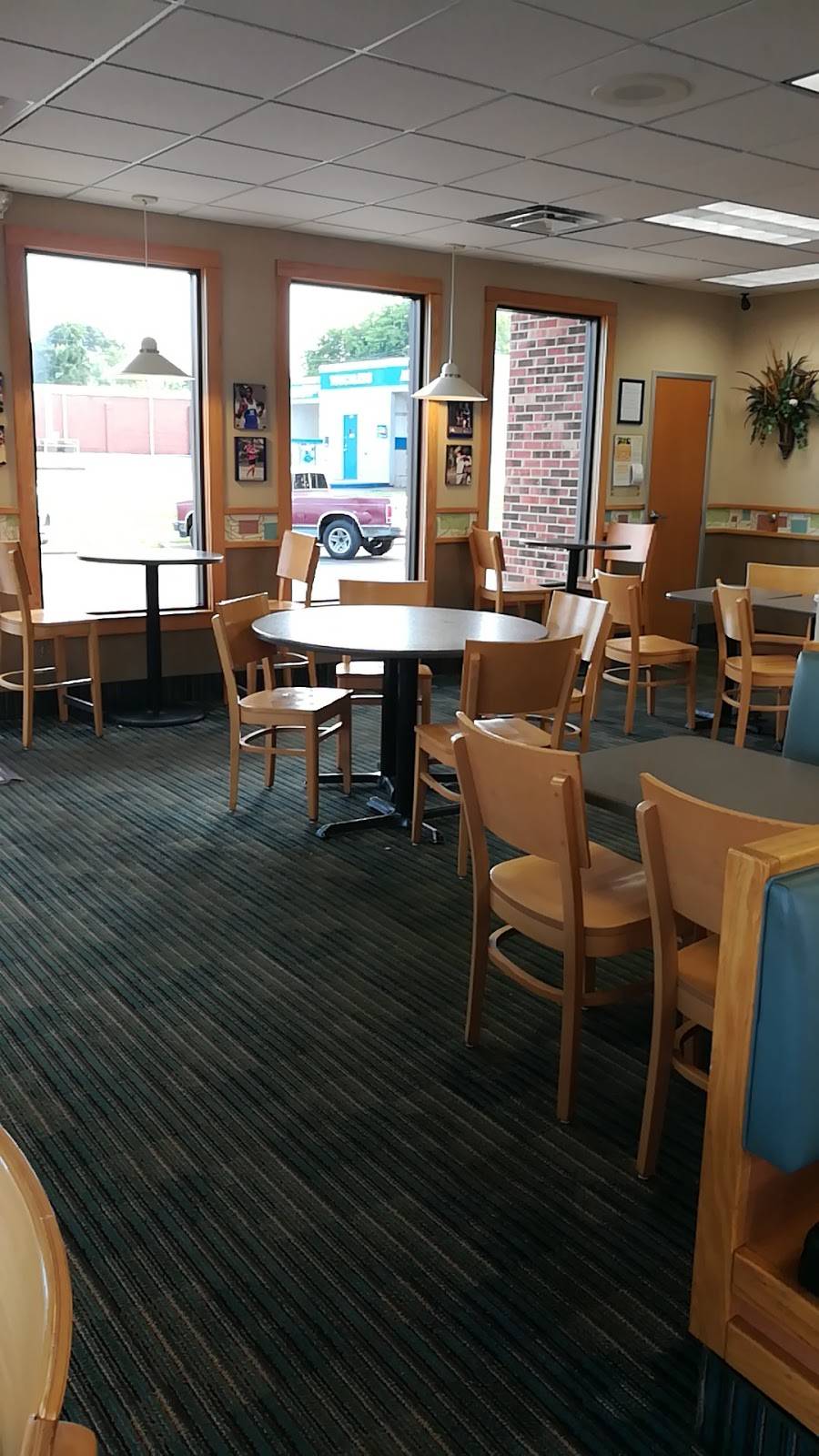 Wendys | restaurant | 527 N Main St, Franklin, KY 42134, USA | 2705869358 OR +1 270-586-9358