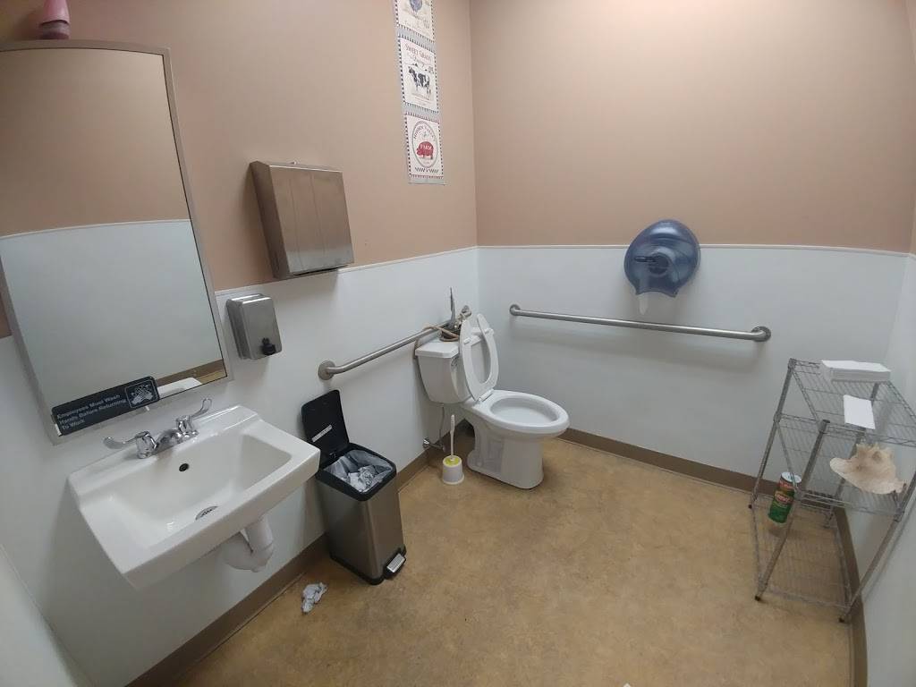 Smithsonian Cafe And Chowder House | restaurant | 1 Roundhouse Plaza, Northampton, MA 01060, USA | 4137273318 OR +1 413-727-3318